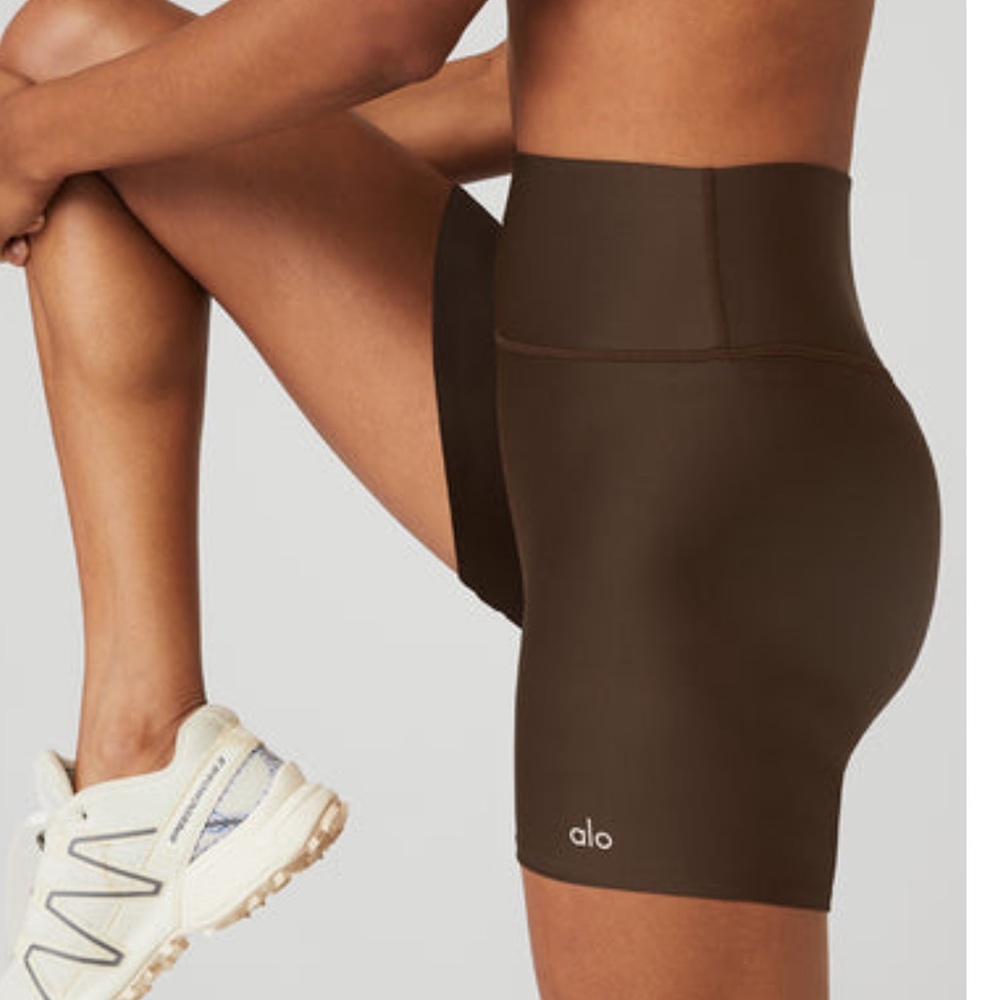 Alo 5” Airlift Energy Short - Espresso